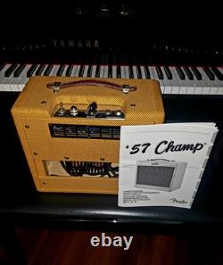 Fender Custom Champ 5-W Tube Guitar Amplifier Lacquered Tweed