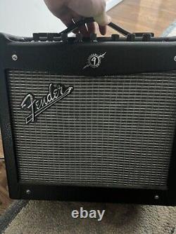 Fender Mustang 1(V. 2) Guitar Amp Amplifier 70w #12001263 Pr824