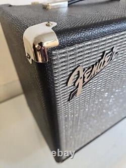 Fender Rumble 25 1x8 25W Bass Combo Amplifier WORKS EXCELLENT