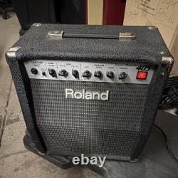 Roland GC-405X Combo Guitar Amplifier 32W 4 Speakers 2-Channel Solid State 8 Ohm