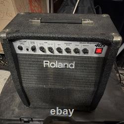 Roland GC-405X Combo Guitar Amplifier 32W SolidState 2-Channel 1Spkr 8 Ohm + CAB
