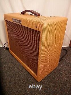 Victoria 20112 Tweed 1x12 Tube Combo Amplifier Open Box / Demo