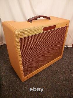 Victoria 20112 Tweed 1x12 Tube Combo Amplifier Open Box / Demo