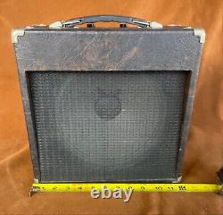 Vintage Rock Amps Petros 1 Battery Powered Guitar Amplifier Working