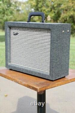 Vintage Supro guitar Tube Amp Bantam Amplifier 1960's Jensen Speaker Very Nice