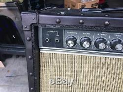 Ampli Guitare Roland Jc-77. No Speakers, Sinon En Bon État