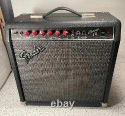 Amplificateur de guitare Fender Champ 12 avec bouton rouge des années 80-90, en bon état, haut-parleur d'origine.