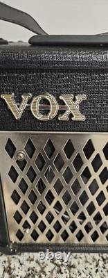 Amplificateur de guitare Vox Da5 avec cordon d'alimentation original testé, fonctionne très bien, nécessite des piles.