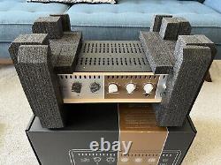 Boîte supérieure d'amplification Universal Audio OX avec atténuateur d'ampli réactif et modélisation de haut-parleur