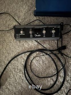 Fender Mustang IV 150W 2x12 ampli combo pour guitare. État à peine utilisé, avec pédale