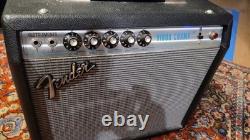 Fender Vibro Champ Silverface des années 1970 en excellent état, modifié avec un haut-parleur plus grand