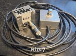 L'adaptateur Fender Vibratone/Leslie 16&18 pour orgue à transplants avec pédale de commande