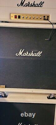 Marshall RR Randy Rhoads 1960A Lead 260 Watt 4x12 Angled Guitar Speaker Cab <br/> 	
<br/> Marshall RR Randy Rhoads 1960A Lead 260 Watt 4x12 Cabine d'enceinte d'angle pour guitare