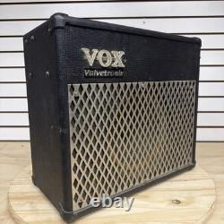 Vox Valvetronix AD30VT ampli combo guitare 30 W testé avec cordon d’alimentation et câble auxiliaire d’origine